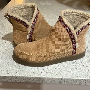 Sanuk Womens boots!!!!